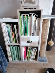 Knihovnička se škrabadlem