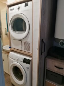 Úložná skříň na pračku a sušičku