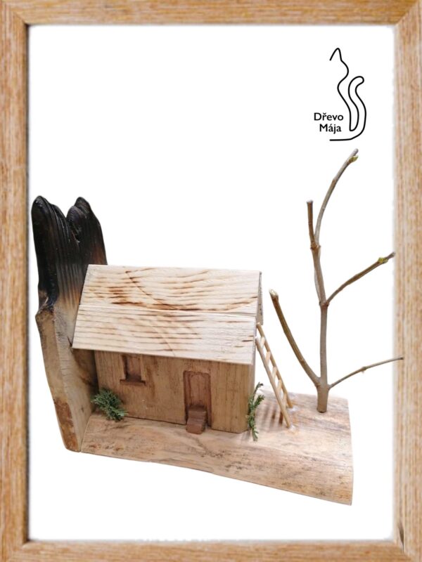 Dřevěný domeček na knihy